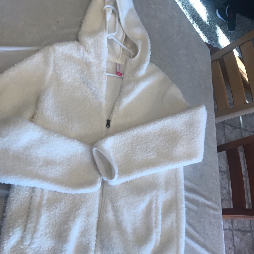 2 fleece zip hoodies, 1 joggers, fleece slippers